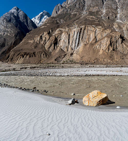 karakoram between jhola and bardumal