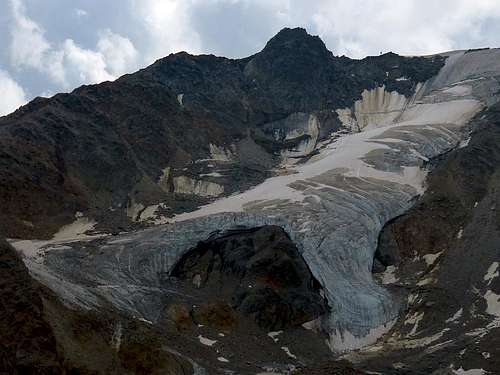 Dying glaciers at Weisseespitze
