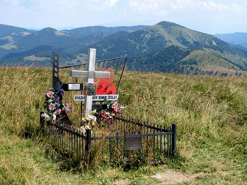 Grave on Ploská summit