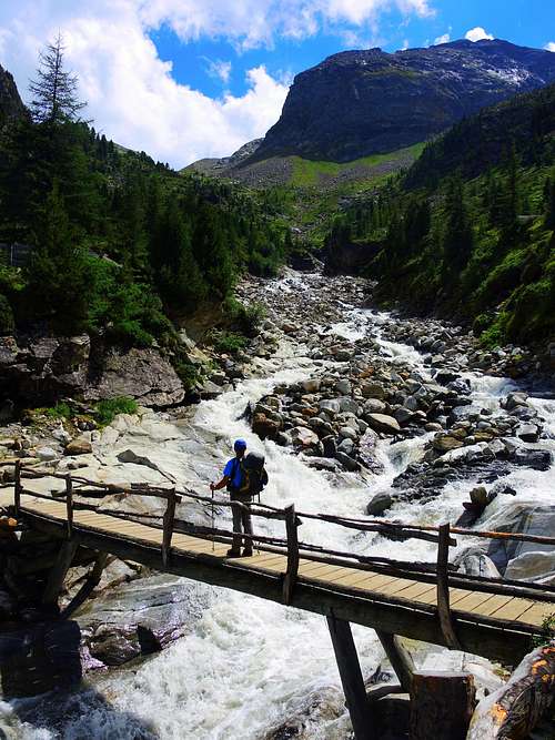 Crossing the sparkling stream near the Refuge Roma