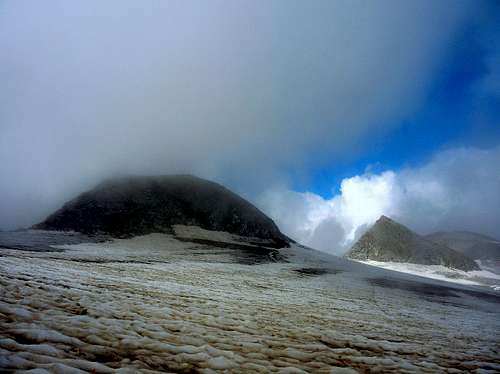 Mists begin to wrap onte Magro and Pizzo delle Vedrette