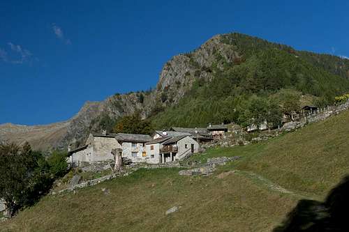 Alpe Cermeno beneath Dosso Mottone (1909m)