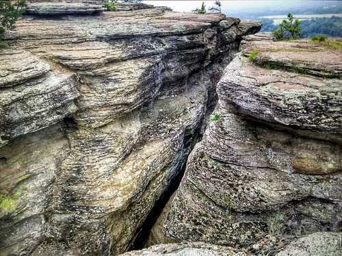 Complex erosion cleavage of summit plateau