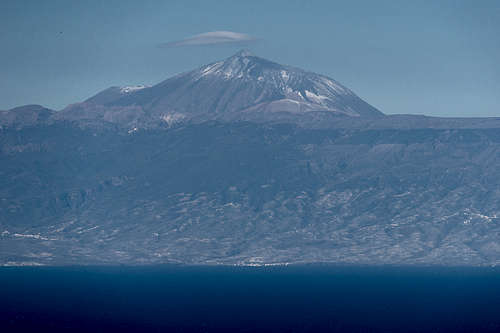 Teide on Tenerife with a small cloudcap as seen from Peñon Bermejo