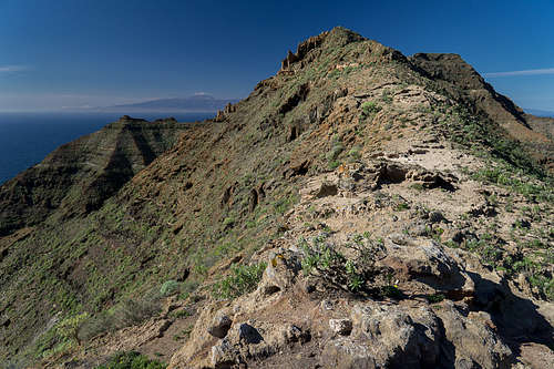 The brittle south-east ridge towards Peñon Bermejo