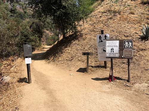 Trailhead Signs on Mt Wilson Trail