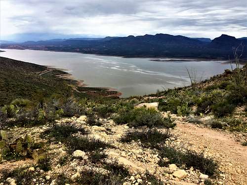 Roosevelt Lake from the Vineyard Trail