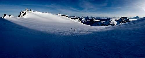 Traversing the Upper Neve Glacier