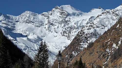 Summits and glaciers at the head of Valnontey