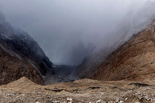 Baltoro glacier between khoburtse and urdukas