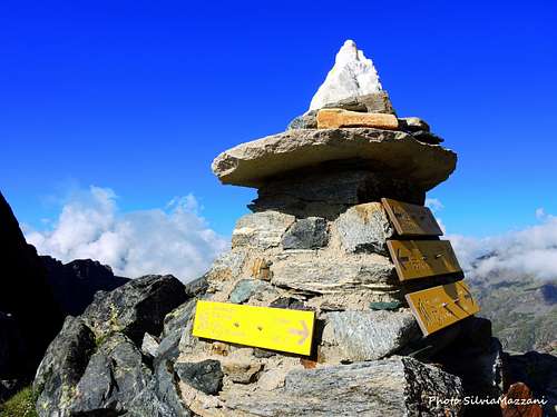 Cairn with signposts on Colle Salza 2917 m