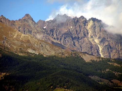 The hot summer disappears into the vapors above the Mont Velan