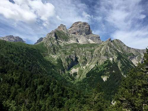 Ultra-Prominent Peaks of France