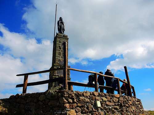 Second summit of Maggiorasca with the statue of the Virgin of Guadalupe