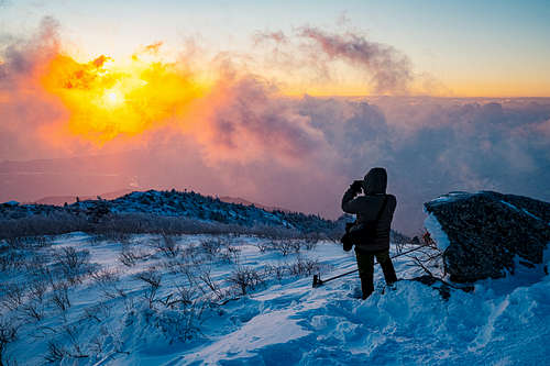 Photographing the Sunrise at Mt Seorak in Winter