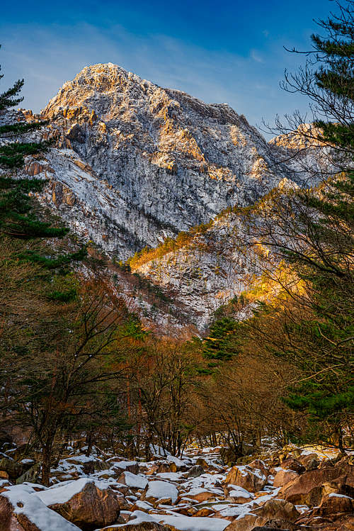 Sunrise on snowcapped mountain peaks in Seoraksan National Park