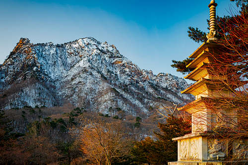 Dawn glow on the mountains and monuments at Seoraksan National Park-5