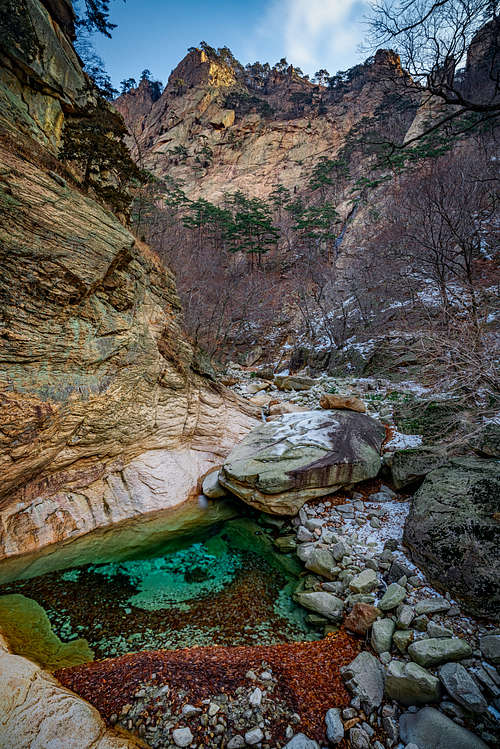 Clear waters of the mountain streams in Oseak Valley, Seoraksan National Park Korea