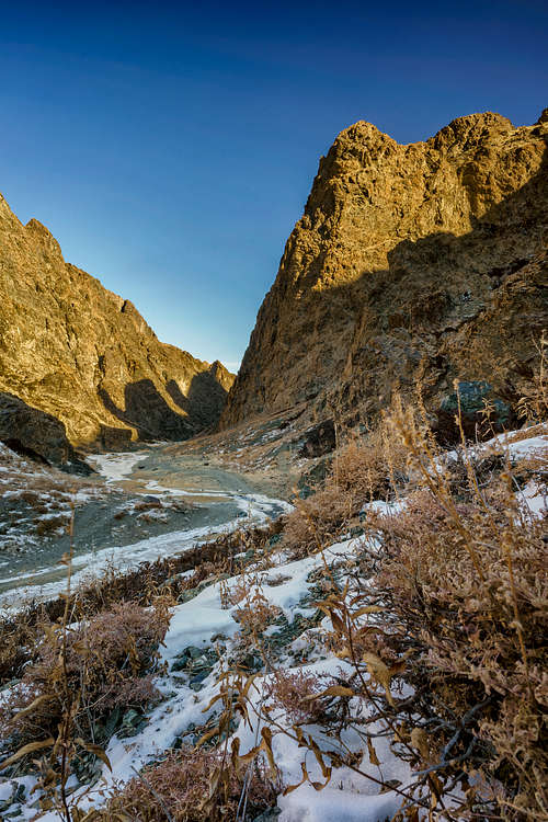 The Icy Valleys of Eagle Valley in Gobi Gurvan Saikhan National Park-2