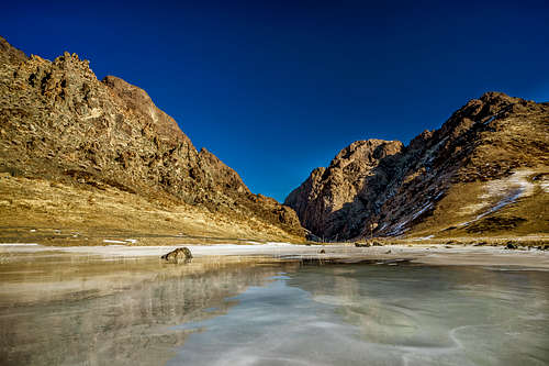 The Icy Valleys of Eagle Valley in Gobi Gurvan Saikhan National Park-4