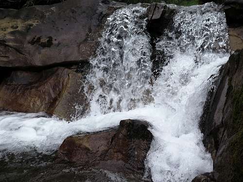 Mini falls on Arethusa Creek