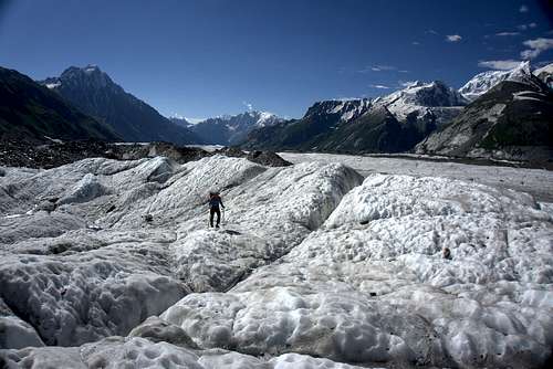 Chogholungma Glacier, Approaching Spantik
