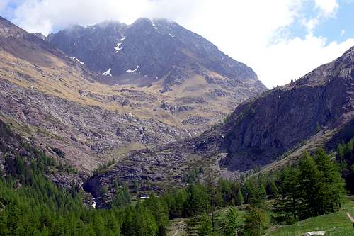 Mid / High Chaz Fleurie above Alpe Pila nearby the omonym waterfall
