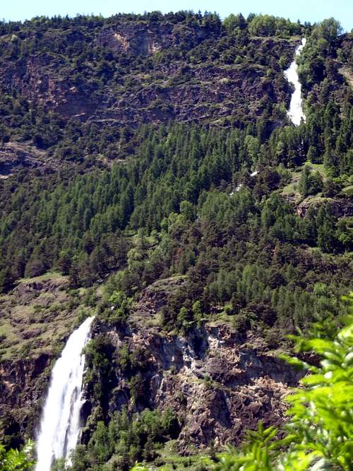 Mont Poignon Waterfall over Pont d'Ael