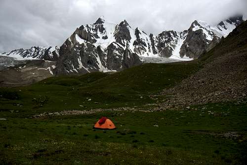 Peaks along the Apo River, Pakistan (mostly unnamed & unclimbed)