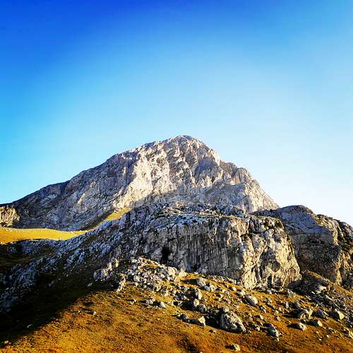 Alpina V UIAA 300 m. | Climbing on Pyramida – Mount Giona