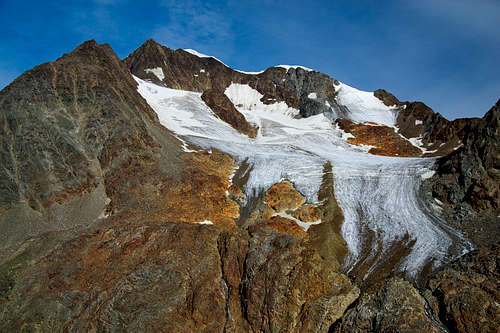 Oetztaler Urkund (3554 m) and Wildspitze (3772 m)