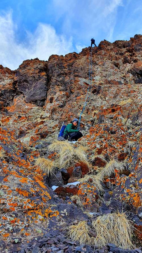 047_rappelling_off_ridge_to_North_Ledges_Angour