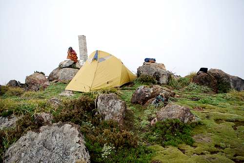 9 - Tent pitched on the summit of Rantemario