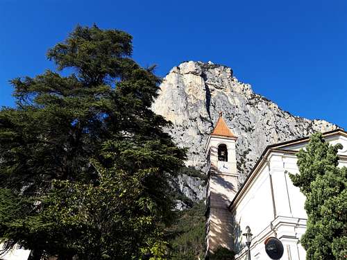 The rocky wall of Dain delle Sarche