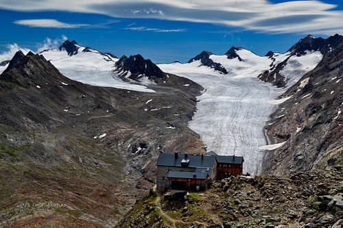 Ramolhaus (3006 m) and Gurgl glacier