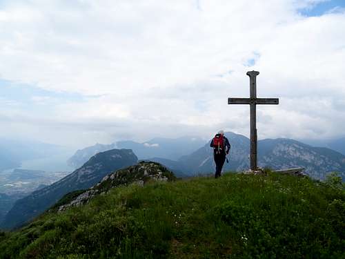 Monte Brento summit cross
