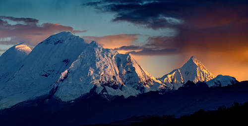 Huascarán Sur (6,768m) and Chopicalqui (6,354m)