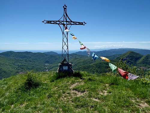 An easy circular path from Crocefieschi to Monte Proventino