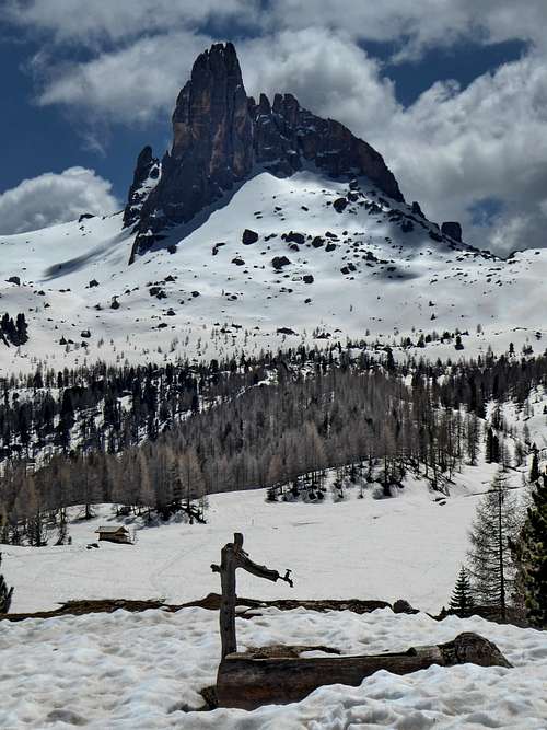 Becco di Mezzodì from Rifugio Croda da Lago