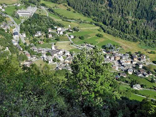 Valpelline at the center of the homonymous valley