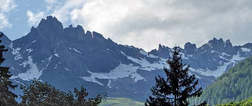 The ridge from Les Trois Freres to Aiguilles de Valsorey