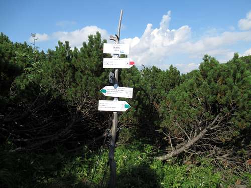 Trail junction near Salatín summit