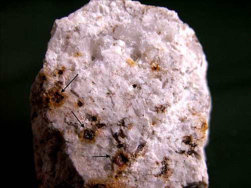 Ślęża minerals 29 –Pyrite into goethite…