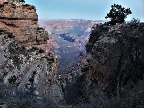 Switchbacks at the start of South Kaibab Trail