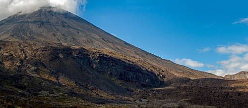 Tongariro Crossing 21 pan (hikers on steep trail below Mt Ngauruhoe) 1080