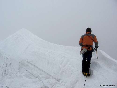 Mist on Maparaju summit ridge