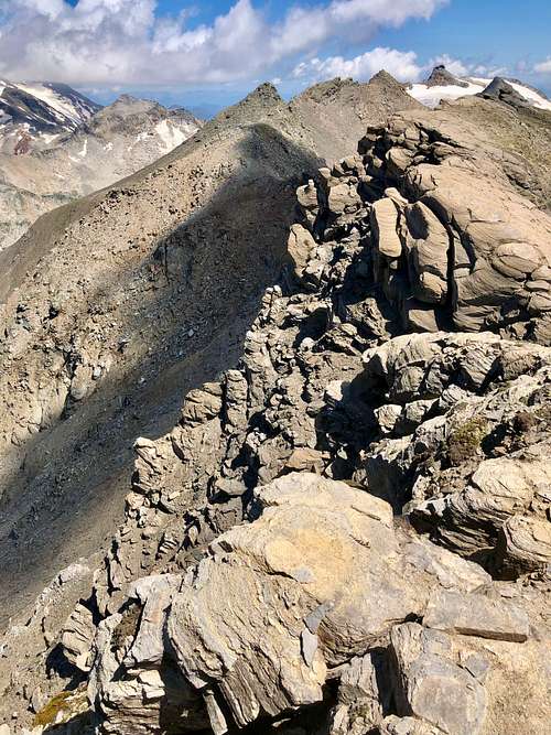 This rugged ridge connects Sandkopf and Goldbergspitze