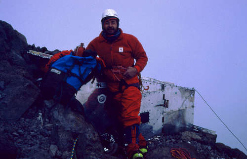 Summit of Punta Nelion with the tiny emergency shelter (Howell Bivouac)