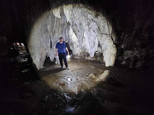 Inside the Hyop-Hyopan Cave