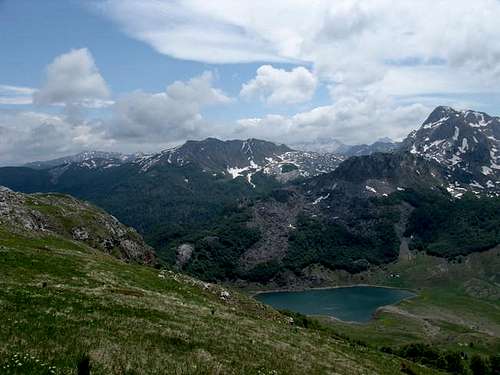  Rikavacko lake (1,313 m) and...